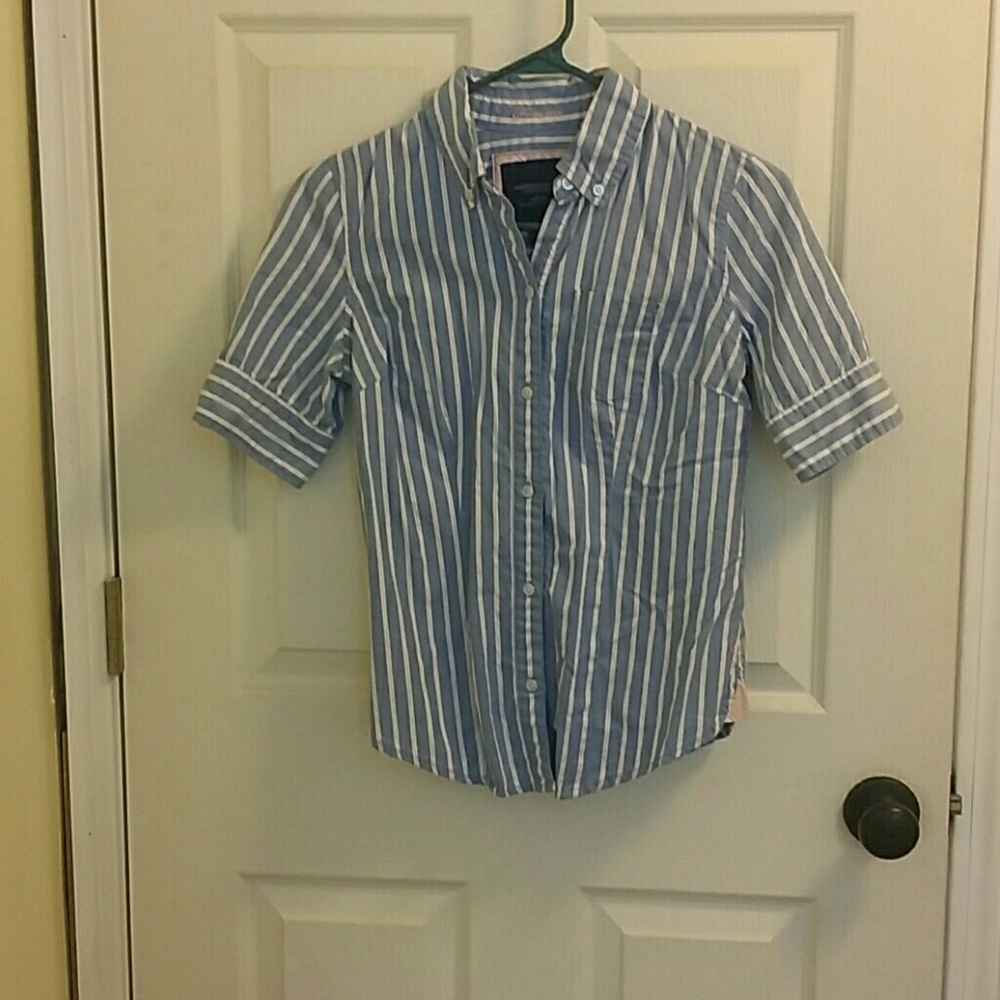 American Eagle Short Sleeved Button Up